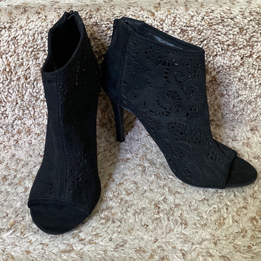 New Madden Girls 3 inch Heel Peep Toe Cage Sandal Size 7